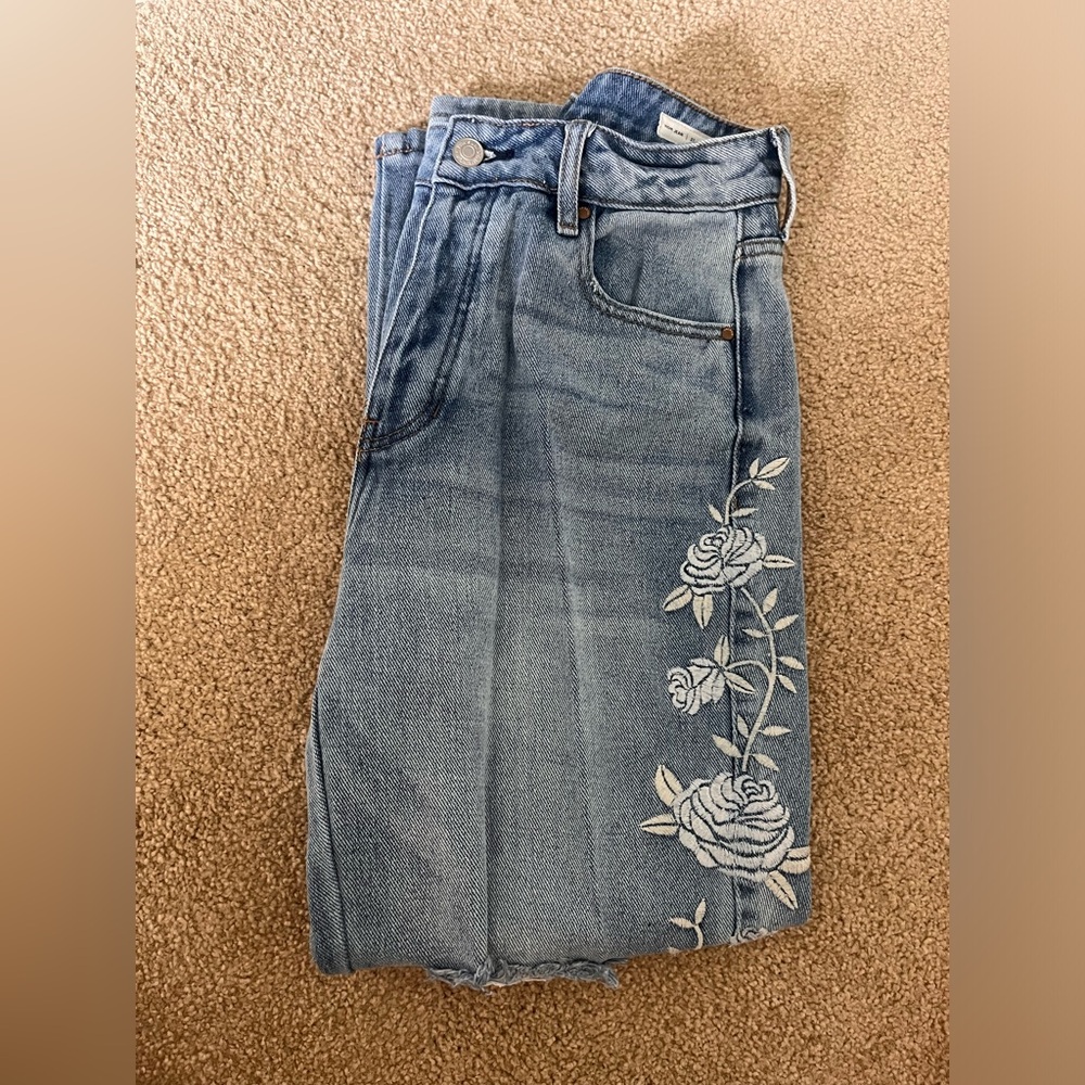 PacSun White Embroidered Light Wash Jeans